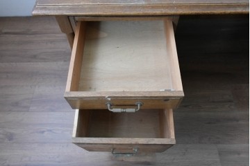 和製ヴィンテージ　神戸洋家具　ナラ材　大正ロマンデザインの両袖机　(R-085593)