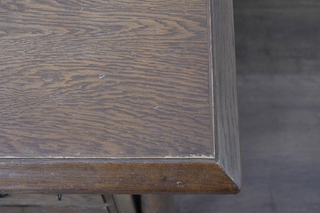 和製ヴィンテージ　神戸洋家具　ナラ材　大正ロマンデザインの両袖机　(R-085593)