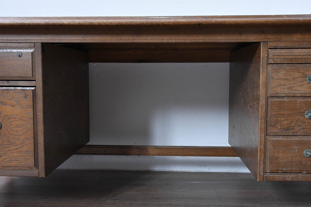 和製ヴィンテージ　神戸洋家具　ナラ材　大正ロマンデザインの両袖机　(R-085593)