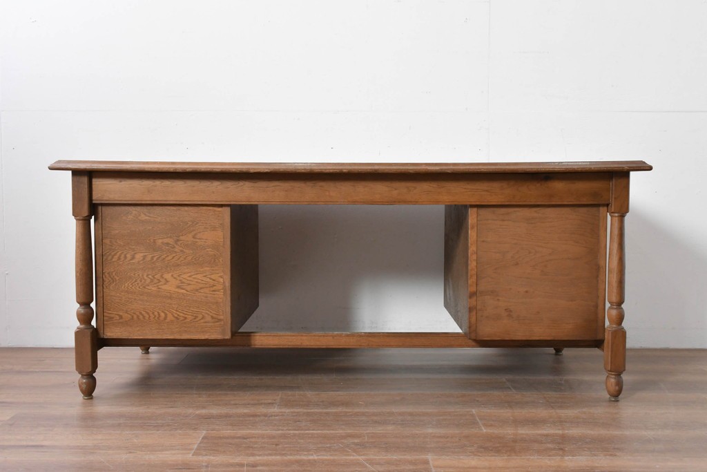 和製ヴィンテージ　神戸洋家具　ナラ材　大正ロマンデザインの両袖机　(R-085593)