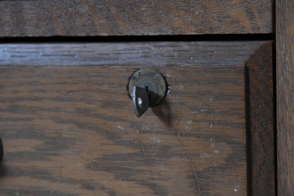 和製ヴィンテージ　神戸洋家具　ナラ材　大正ロマンデザインの両袖机　(R-085593)