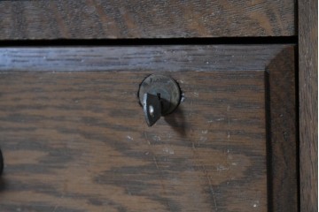 和製ヴィンテージ　神戸洋家具　ナラ材　大正ロマンデザインの両袖机　(R-085593)