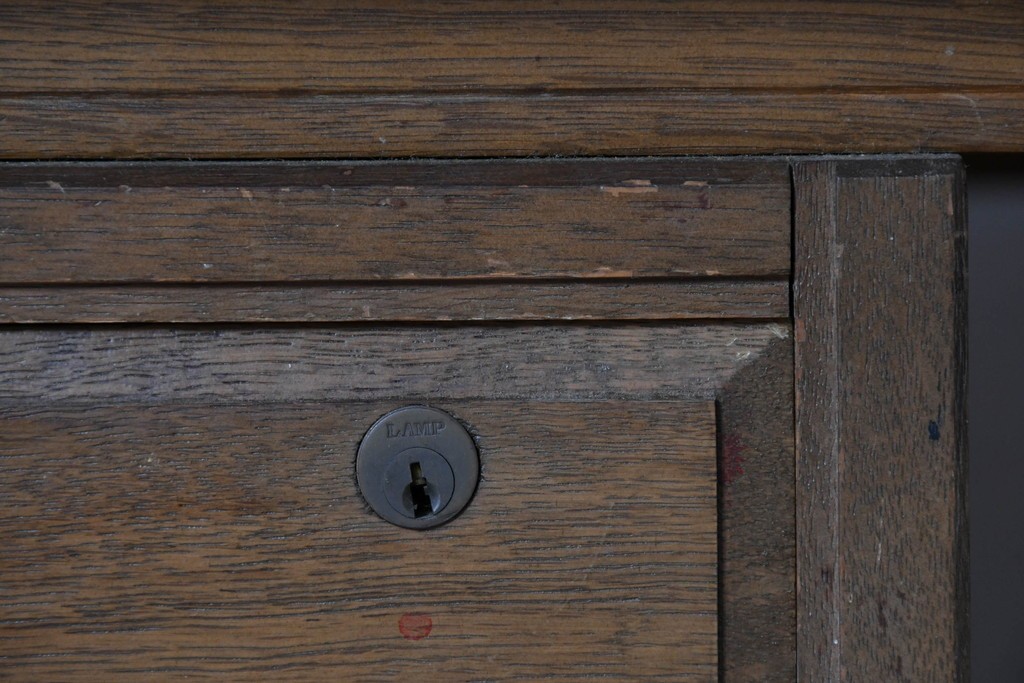 和製ヴィンテージ　神戸洋家具　ナラ材　大正ロマンデザインの両袖机　(R-085593)