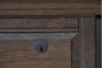 和製ヴィンテージ　神戸洋家具　ナラ材　大正ロマンデザインの両袖机　(R-085593)