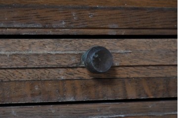 和製ヴィンテージ　神戸洋家具　ナラ材　大正ロマンデザインの両袖机　(R-085593)