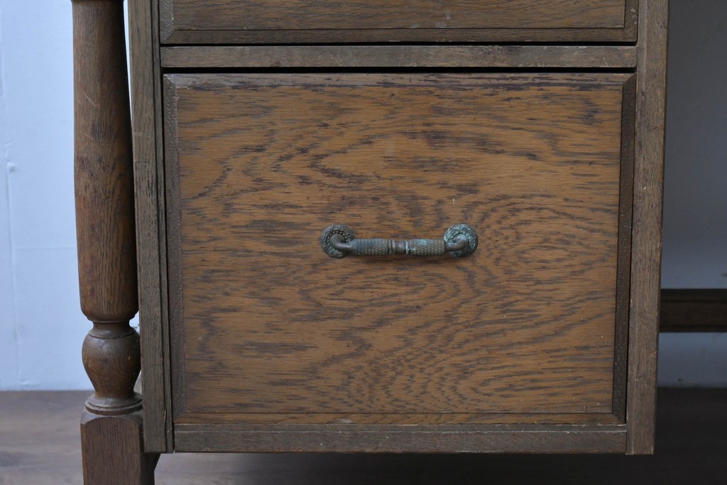 和製ヴィンテージ　神戸洋家具　ナラ材　大正ロマンデザインの両袖机　(R-085593)