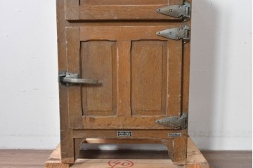 和製ヴィンテージ　美品　三越デパート取り扱い　ナラ材　レトロな佇まいが魅力の木製冷蔵庫　(R-085595)