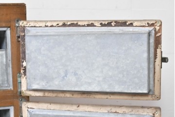 和製ヴィンテージ　美品　三越デパート取り扱い　ナラ材　レトロな佇まいが魅力の木製冷蔵庫　(R-085595)