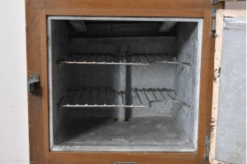 和製ヴィンテージ　美品　三越デパート取り扱い　ナラ材　レトロな佇まいが魅力の木製冷蔵庫　(R-085595)