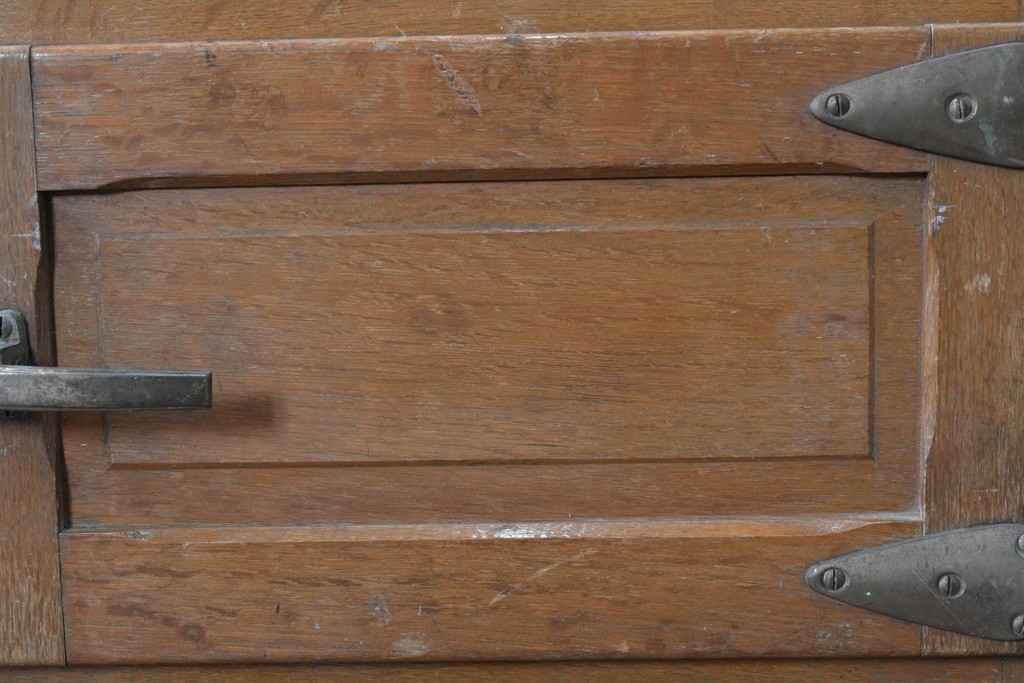 和製ヴィンテージ　美品　三越デパート取り扱い　ナラ材　レトロな佇まいが魅力の木製冷蔵庫　(R-085595)