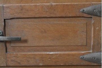 和製ヴィンテージ　美品　三越デパート取り扱い　ナラ材　レトロな佇まいが魅力の木製冷蔵庫　(R-085595)