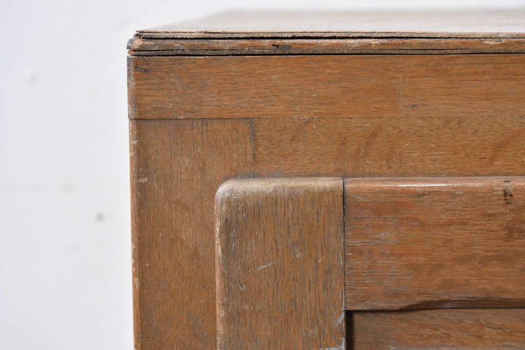 和製ヴィンテージ　美品　三越デパート取り扱い　ナラ材　レトロな佇まいが魅力の木製冷蔵庫　(R-085595)