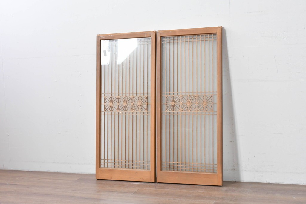 ヴィンテージ建具　昭和中期　繊細な組子細工が美しい両面ガラスの書院窓2枚セット　(R-085597)
