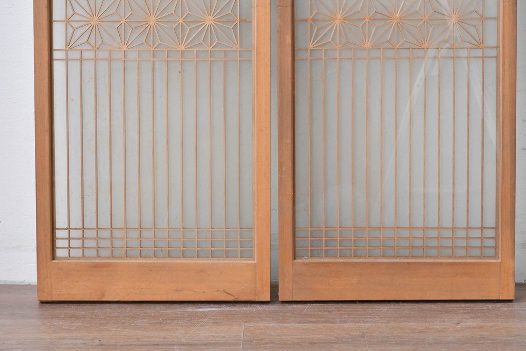 ヴィンテージ建具　昭和中期　繊細な組子細工が美しい両面ガラスの書院窓2枚セット　(R-085597)