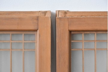 ヴィンテージ建具　昭和中期　繊細な組子細工が美しい両面ガラスの書院窓2枚セット　(R-085597)