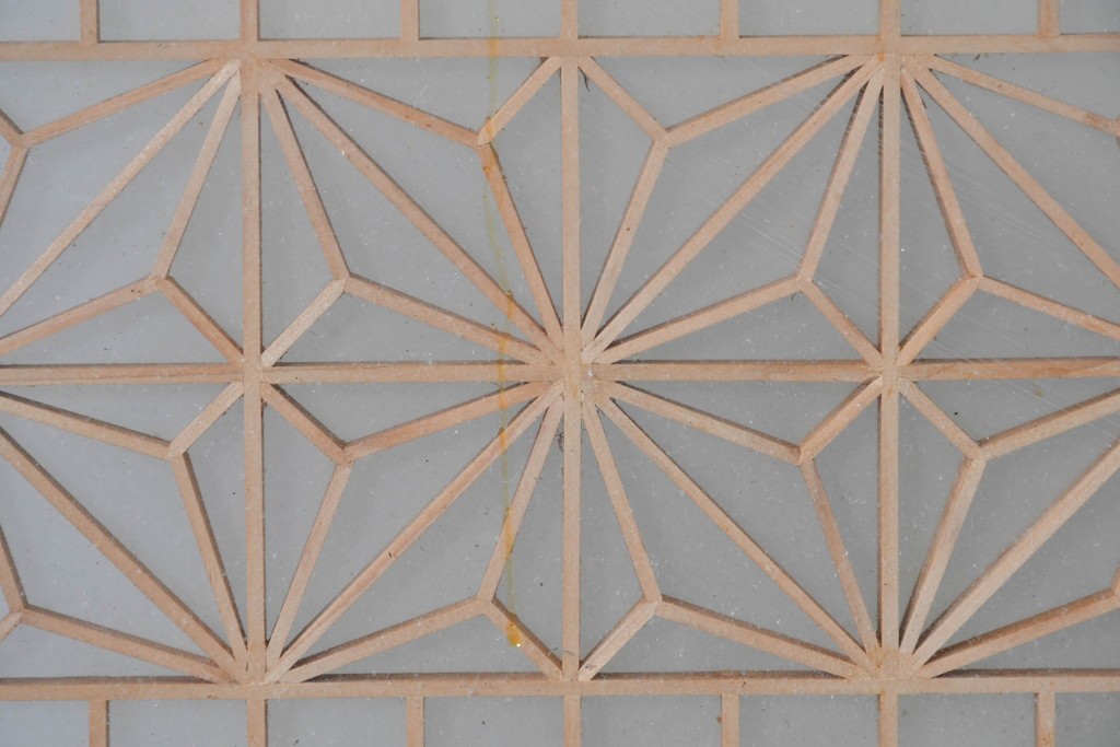 ヴィンテージ建具　昭和中期　繊細な組子細工が美しい両面ガラスの書院窓2枚セット　(R-085597)