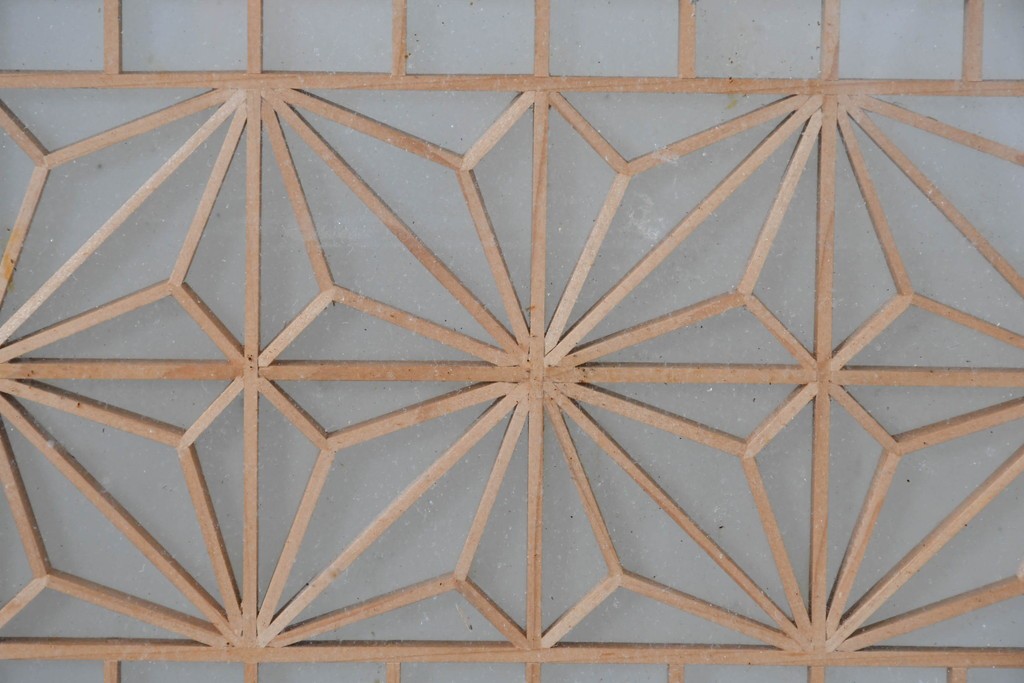 ヴィンテージ建具　昭和中期　繊細な組子細工が美しい両面ガラスの書院窓2枚セット　(R-085597)