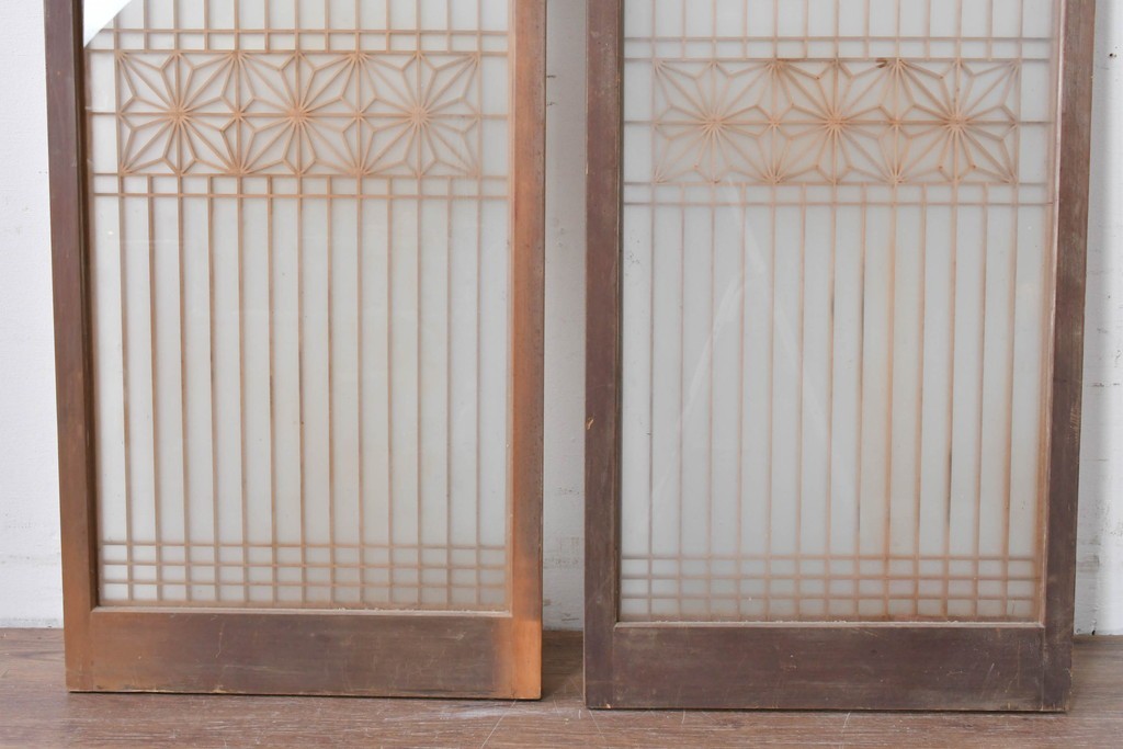 ヴィンテージ建具　昭和中期　繊細な組子細工が美しい両面ガラスの書院窓2枚セット　(R-085597)