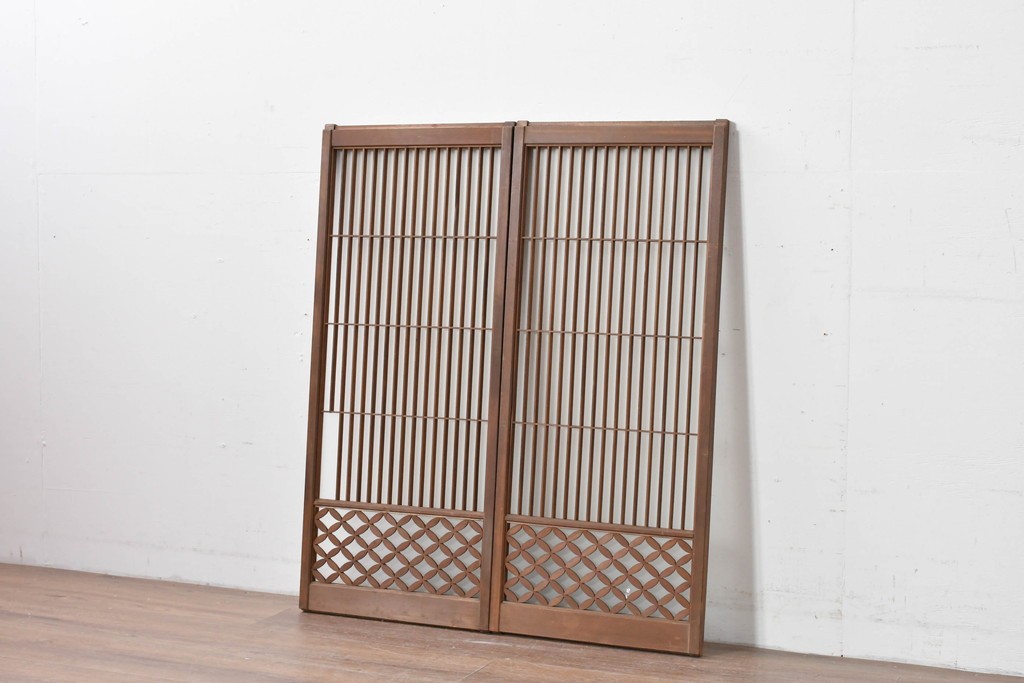 ヴィンテージ建具　昭和中期　縦格子と菱組子が調和したガラス格子の書院戸2枚セット　(R-085599)