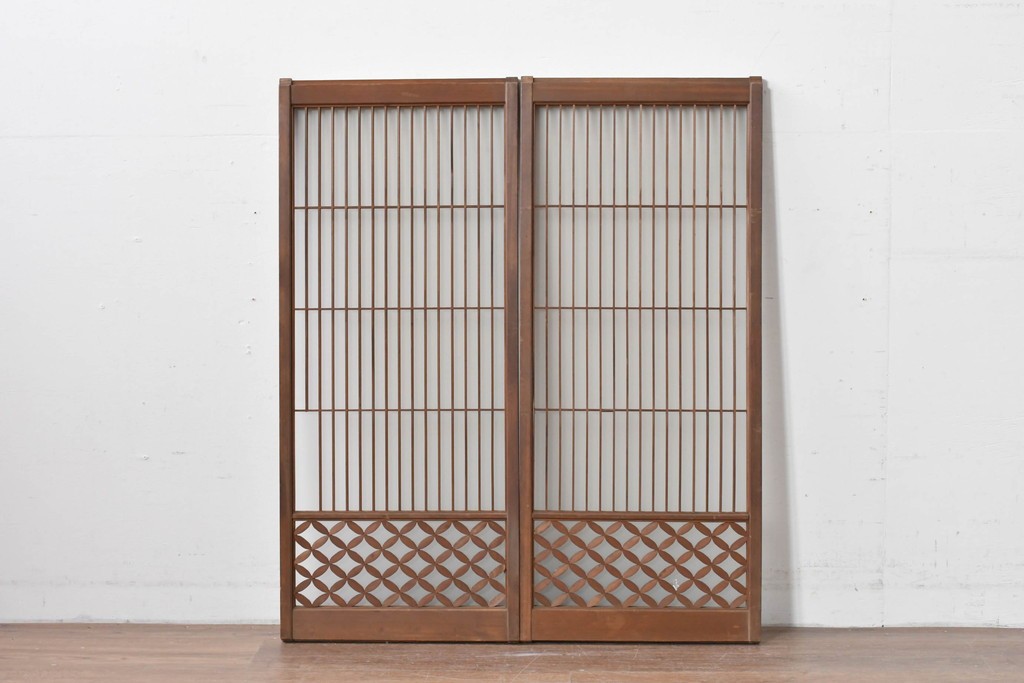ヴィンテージ建具　昭和中期　縦格子と菱組子が調和したガラス格子の書院戸2枚セット　(R-085599)