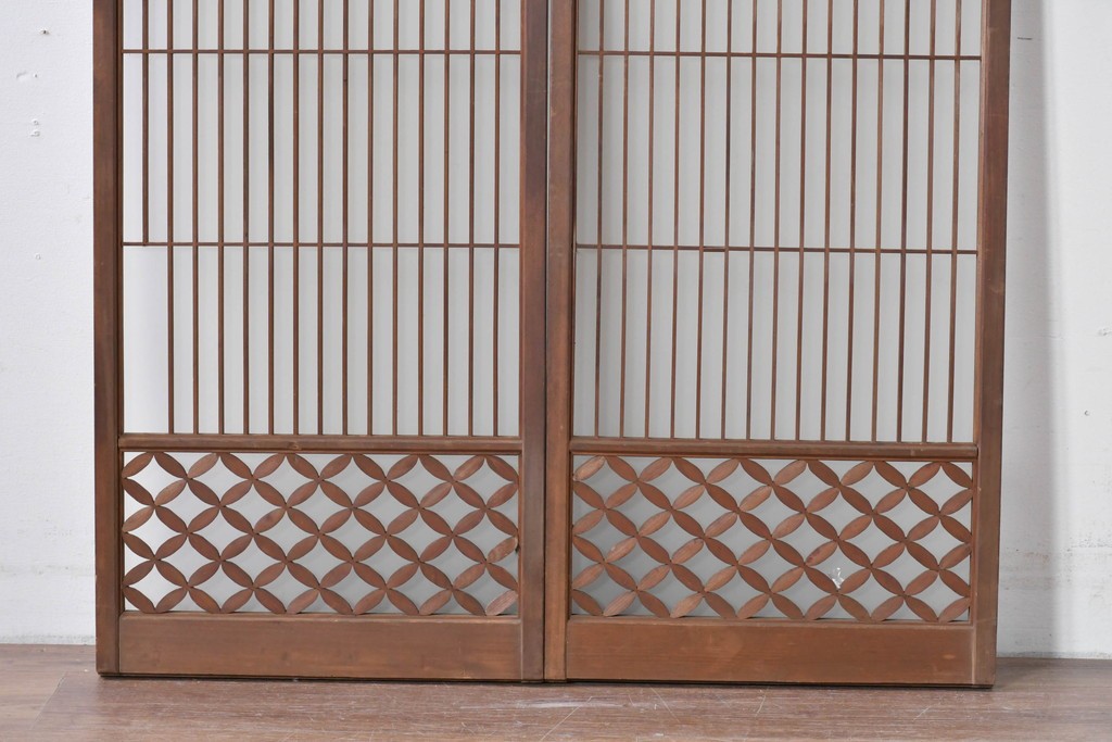 ヴィンテージ建具　昭和中期　縦格子と菱組子が調和したガラス格子の書院戸2枚セット　(R-085599)