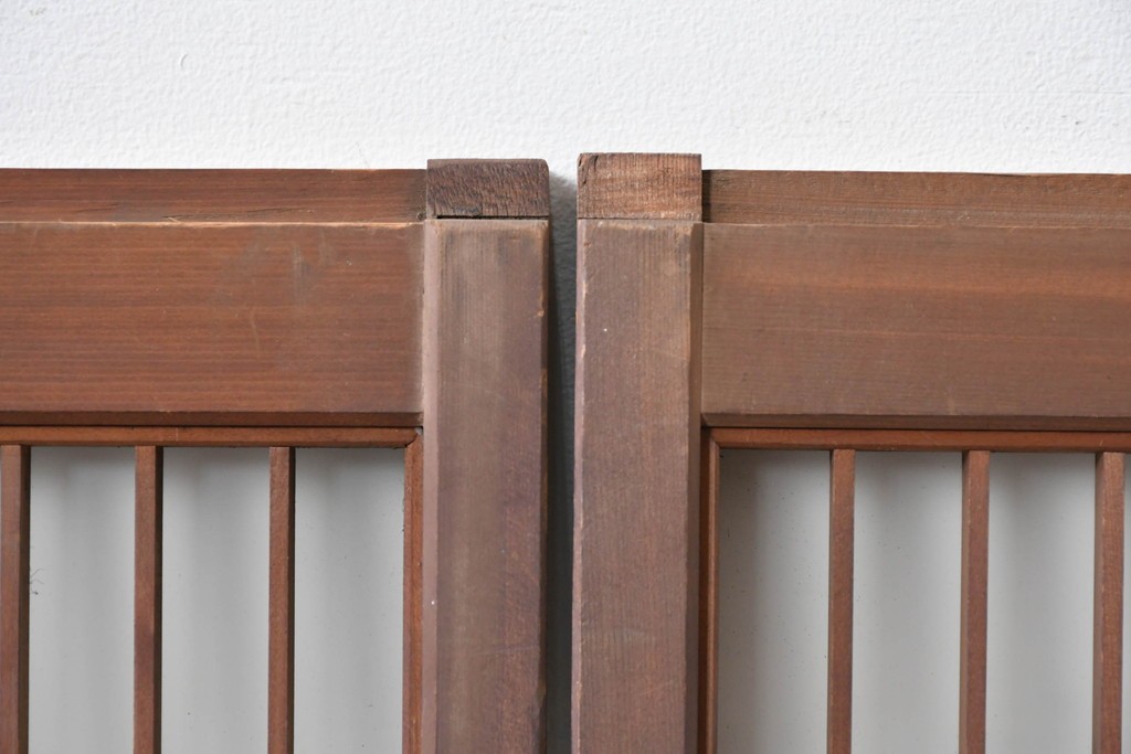 ヴィンテージ建具　昭和中期　縦格子と菱組子が調和したガラス格子の書院戸2枚セット　(R-085599)