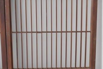 ヴィンテージ建具　昭和中期　縦格子と菱組子が調和したガラス格子の書院戸2枚セット　(R-085599)