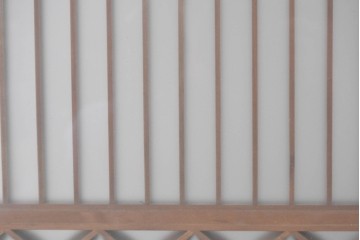ヴィンテージ建具　昭和中期　縦格子と菱組子が調和したガラス格子の書院戸2枚セット　(R-085599)