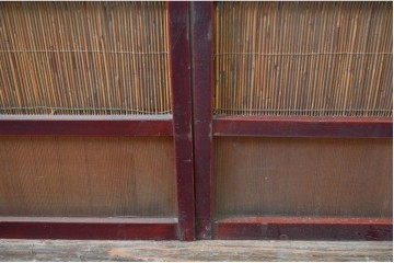 アンティーク建具　漆塗り框　黒柿透かし彫り入りの高級な夏戸2枚セット　(R-085600)