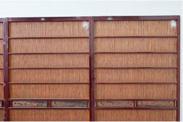 アンティーク建具　漆塗り框　黒柿透かし彫り入りの高級な夏戸2枚セット　(R-085600)