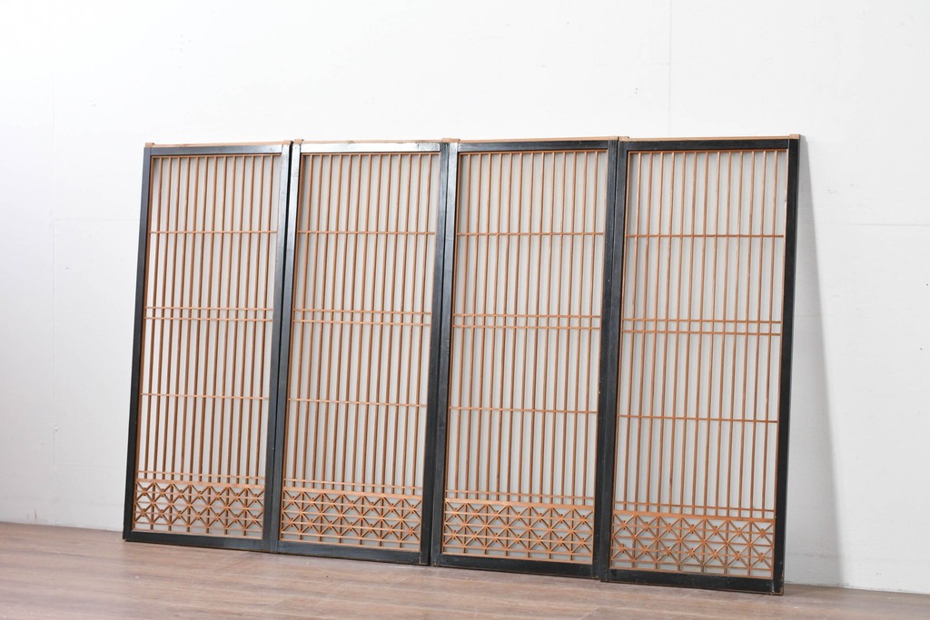 ヴィンテージ建具　昭和中期　片面ガラス　黒框に組子細工が引き立つ書院戸4枚セット　(R-085602)