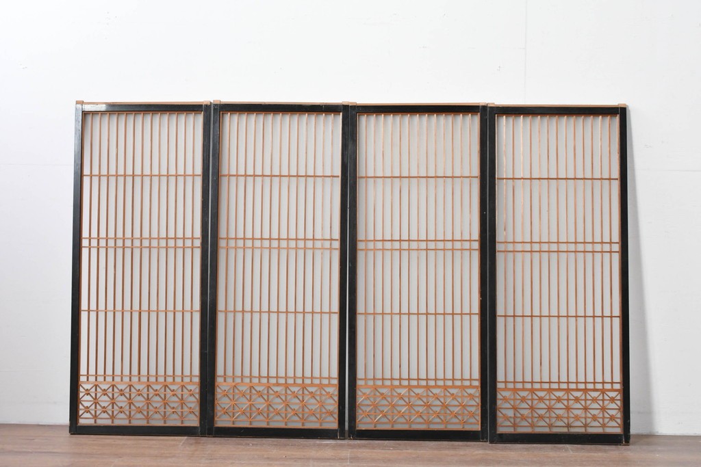 ヴィンテージ建具　昭和中期　片面ガラス　黒框に組子細工が引き立つ書院戸4枚セット　(R-085602)