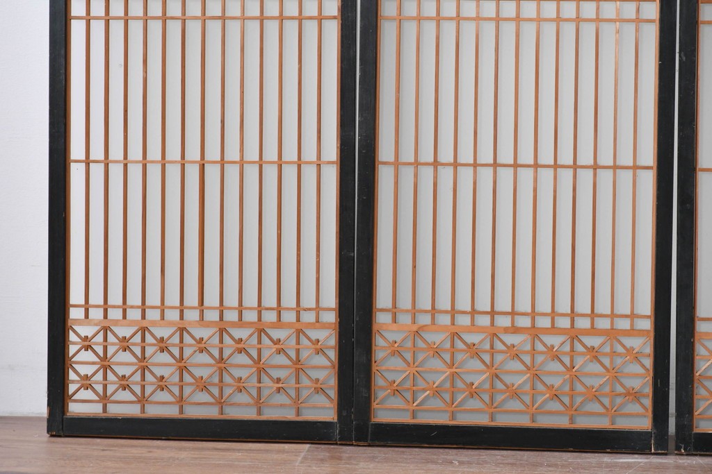 ヴィンテージ建具　昭和中期　片面ガラス　黒框に組子細工が引き立つ書院戸4枚セット　(R-085602)