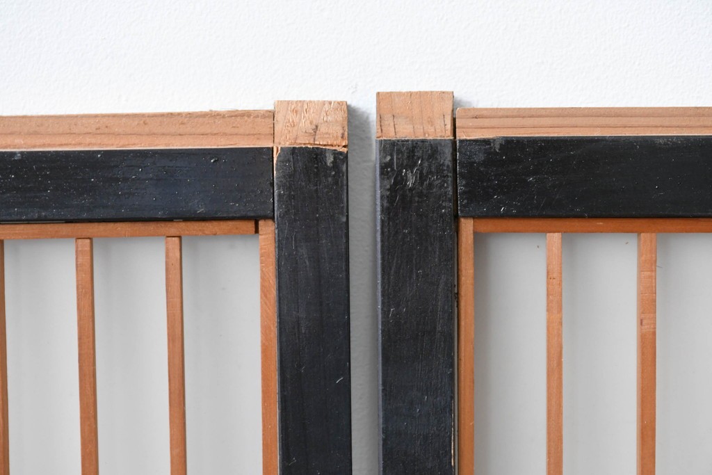 ヴィンテージ建具　昭和中期　片面ガラス　黒框に組子細工が引き立つ書院戸4枚セット　(R-085602)