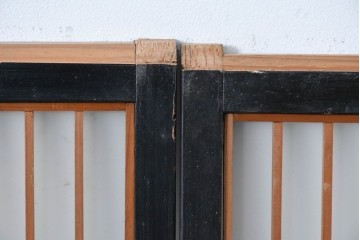ヴィンテージ建具　昭和中期　片面ガラス　黒框に組子細工が引き立つ書院戸4枚セット　(R-085602)