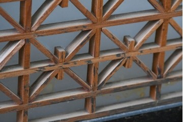 ヴィンテージ建具　昭和中期　片面ガラス　黒框に組子細工が引き立つ書院戸4枚セット　(R-085602)