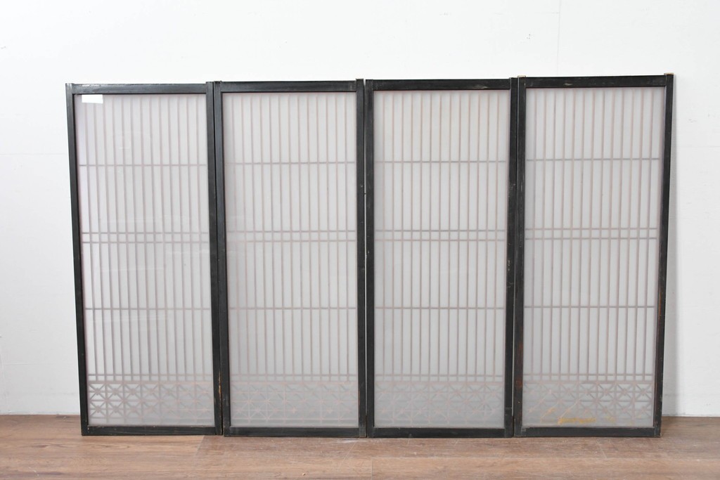 ヴィンテージ建具　昭和中期　片面ガラス　黒框に組子細工が引き立つ書院戸4枚セット　(R-085602)