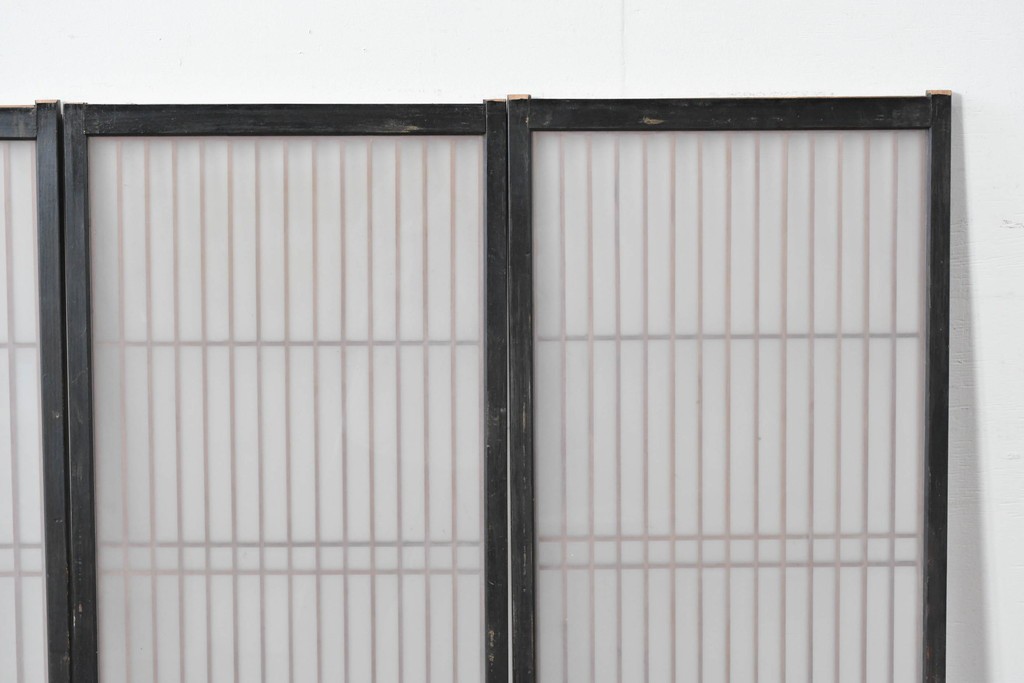 ヴィンテージ建具　昭和中期　片面ガラス　黒框に組子細工が引き立つ書院戸4枚セット　(R-085602)