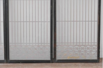 ヴィンテージ建具　昭和中期　片面ガラス　黒框に組子細工が引き立つ書院戸4枚セット　(R-085602)
