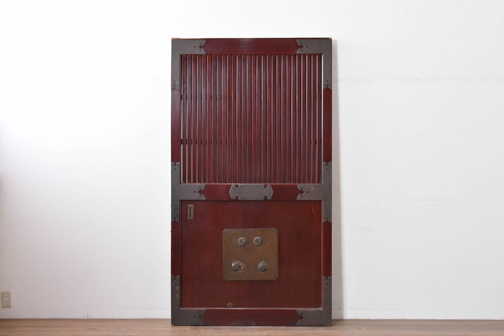 アンティーク建具　明治から大正期　美しい漆塗りの富山格子蔵戸1枚　(R-085603)