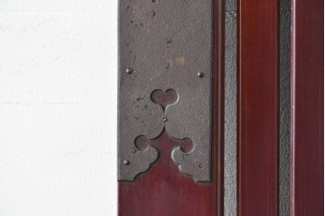 アンティーク建具　明治から大正期　美しい漆塗りの富山格子蔵戸1枚　(R-085603)