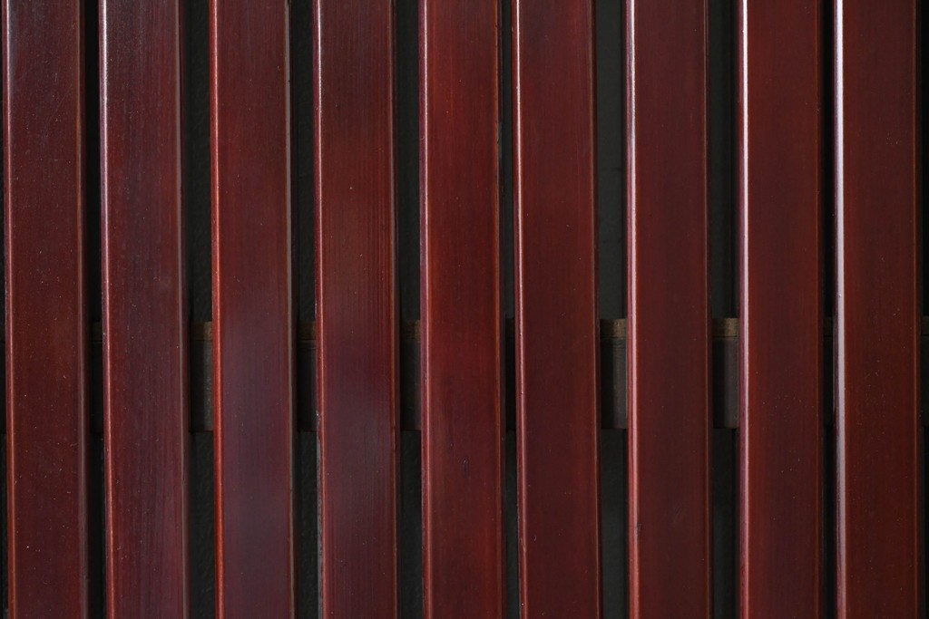 アンティーク建具　明治から大正期　美しい漆塗りの富山格子蔵戸1枚　(R-085603)