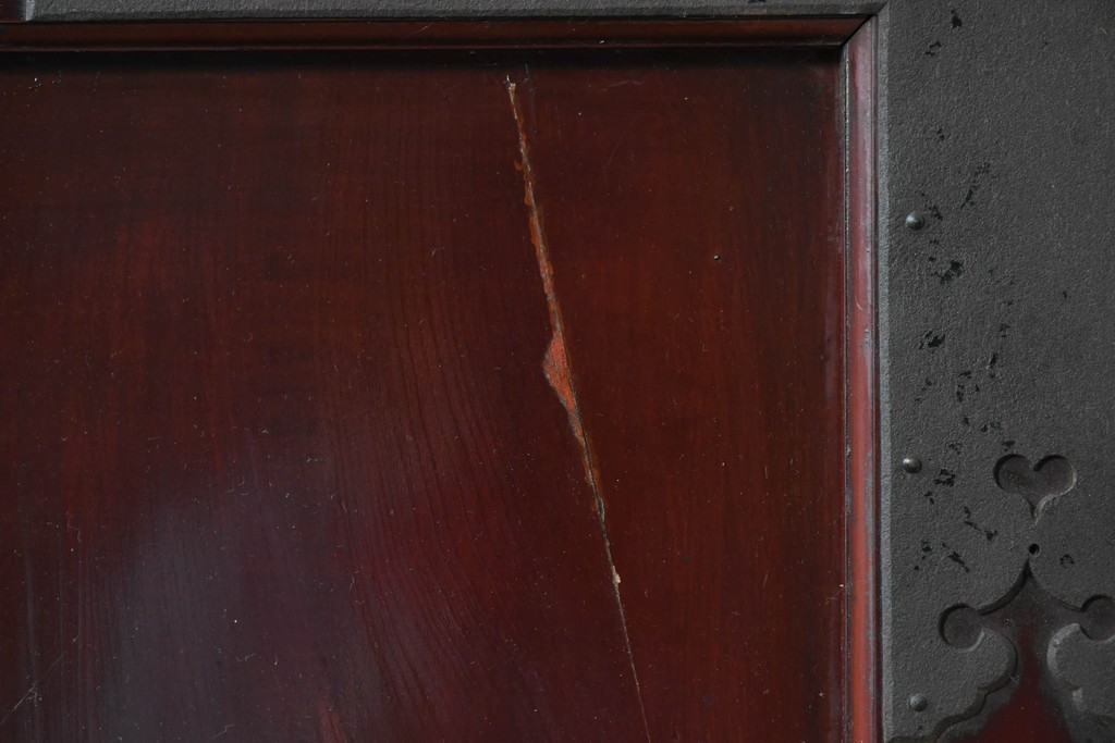 アンティーク建具　明治から大正期　美しい漆塗りの富山格子蔵戸1枚　(R-085603)