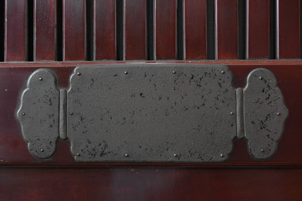 アンティーク建具　明治から大正期　美しい漆塗りの富山格子蔵戸1枚　(R-085603)