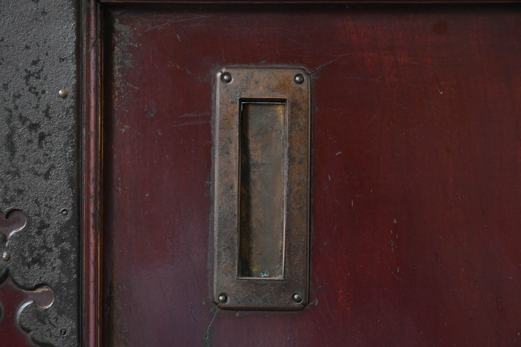 アンティーク建具　明治から大正期　美しい漆塗りの富山格子蔵戸1枚　(R-085603)