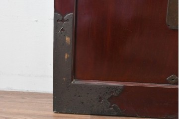 アンティーク建具　明治から大正期　美しい漆塗りの富山格子蔵戸1枚　(R-085603)