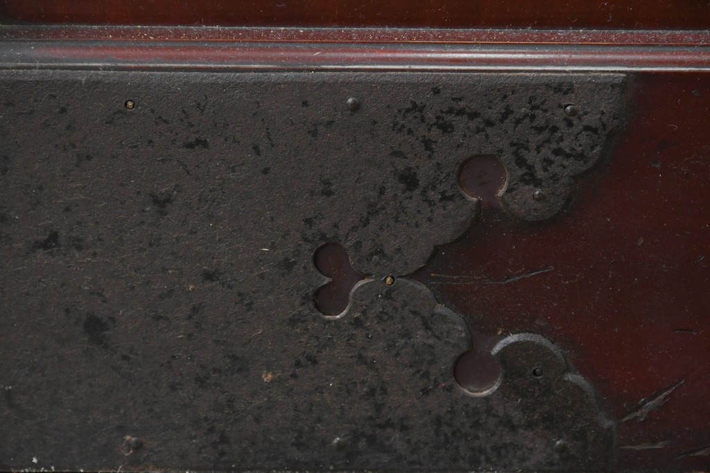 アンティーク建具　明治から大正期　美しい漆塗りの富山格子蔵戸1枚　(R-085603)