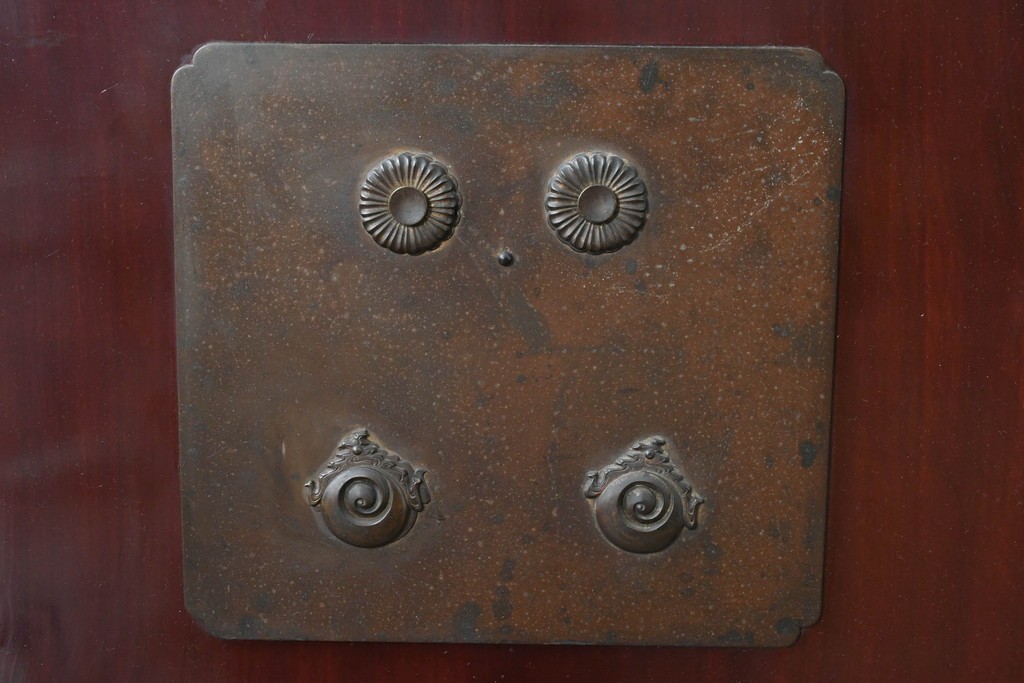 アンティーク建具　明治から大正期　美しい漆塗りの富山格子蔵戸1枚　(R-085603)