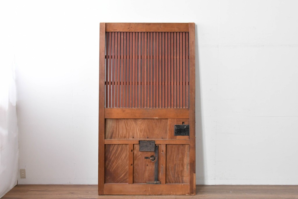 アンティーク建具　明治から大正期　美しい漆塗りの富山格子蔵戸1枚　(R-085603)