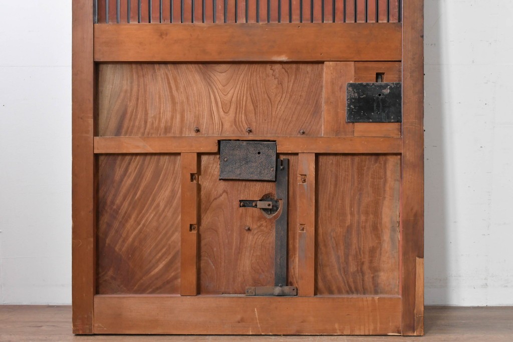 アンティーク建具　明治から大正期　美しい漆塗りの富山格子蔵戸1枚　(R-085603)